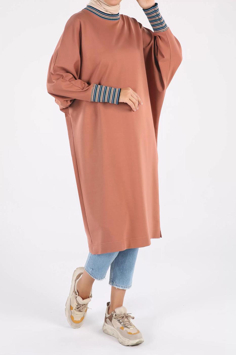 Tesettür giyim KAHVE MANŞETLERİ RENKLİ ŞERİT DETAYLI YARASA KOL TUNİK 75808