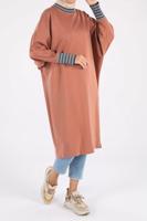 Tesettür giyim KAHVE MANŞETLERİ RENKLİ ŞERİT DETAYLI YARASA KOL TUNİK 75808