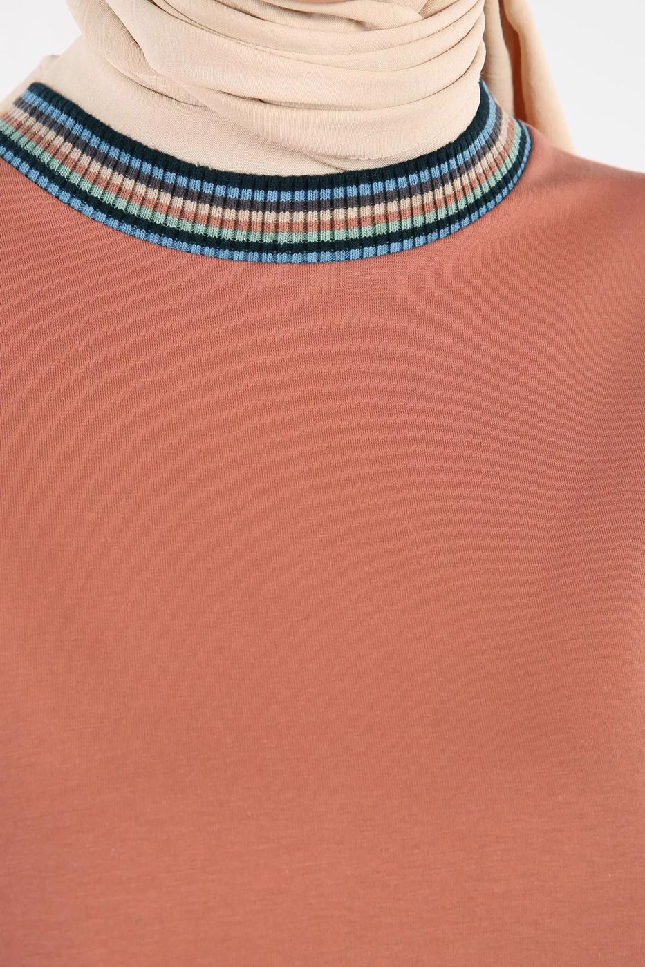 Tesettür giyim KAHVE MANŞETLERİ RENKLİ ŞERİT DETAYLI YARASA KOL TUNİK 75808