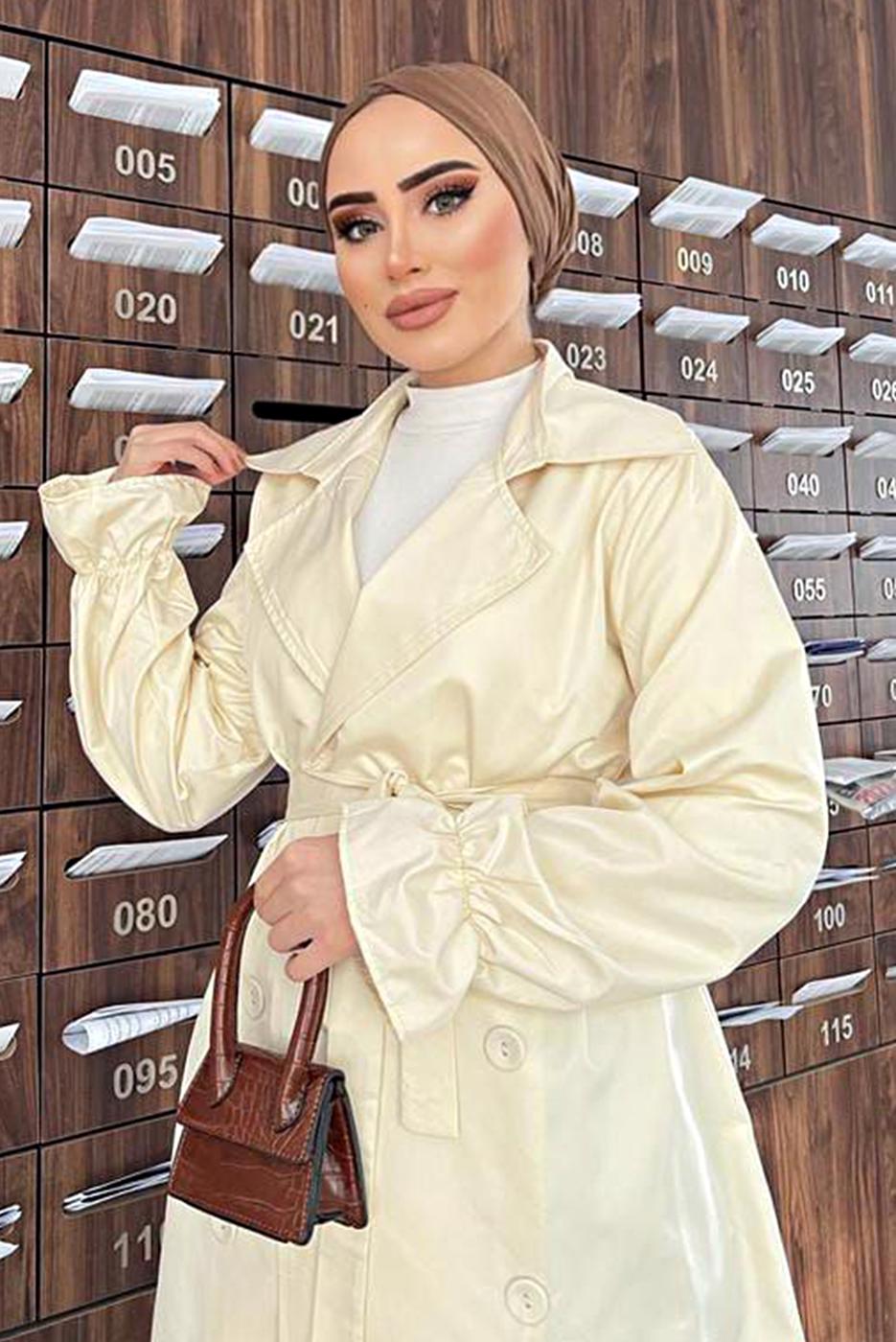 Tesettür giyim BEJ DÜĞMELİ MANŞETLERİ LASTİKLİ TRENÇKOT T 8029