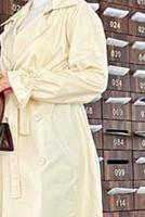 Tesettür giyim BEJ DÜĞMELİ MANŞETLERİ LASTİKLİ TRENÇKOT T 8029