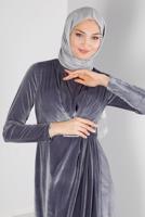 Tesettür giyim GÜMÜŞ ALVİNA KEMERLİ KADİFE ABİYE ELBİSE T 50282