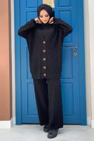 Tesettür giyim SİYAH KENDİNDEN DESENLİ DÜĞMELİ TRİKO HIRKA 01222 