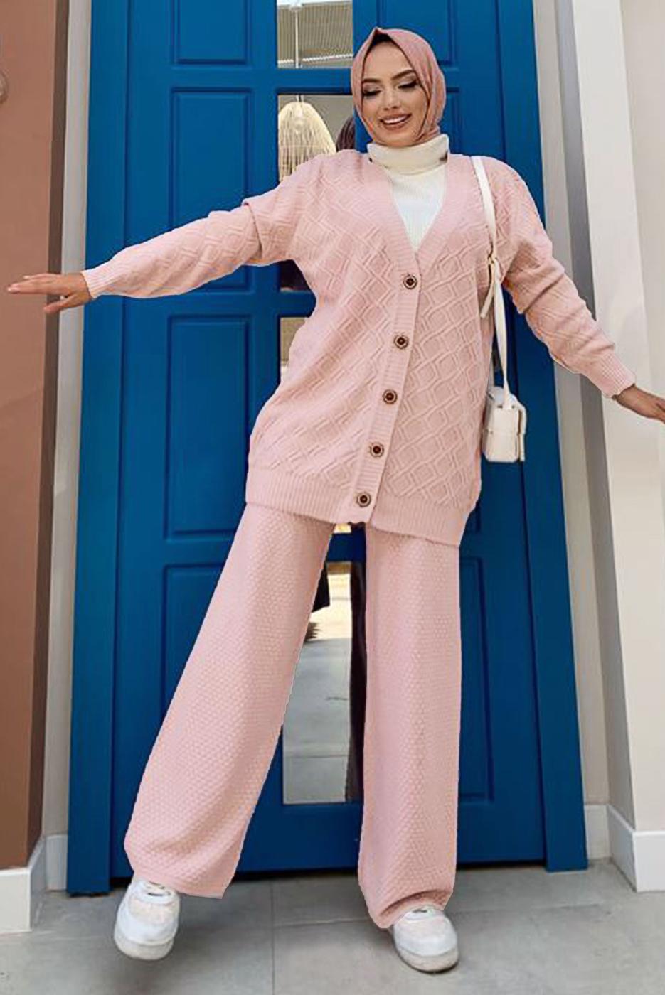 Tesettür giyim PUDRA KENDİNDEN DESENLİ DÜĞMELİ TRİKO HIRKA 01222 