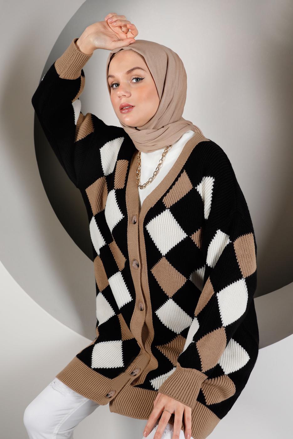 Tesettür giyim SİYAH KARE DESENLİ DÜĞMELİ TRİKO HIRKA 9527 