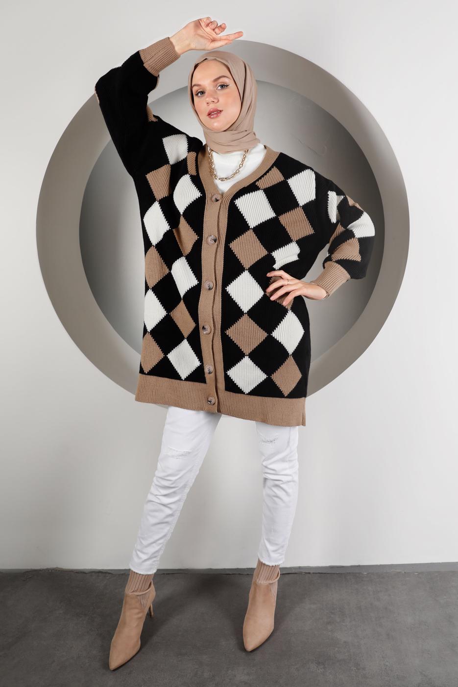Tesettür giyim SİYAH KARE DESENLİ DÜĞMELİ TRİKO HIRKA 9527 