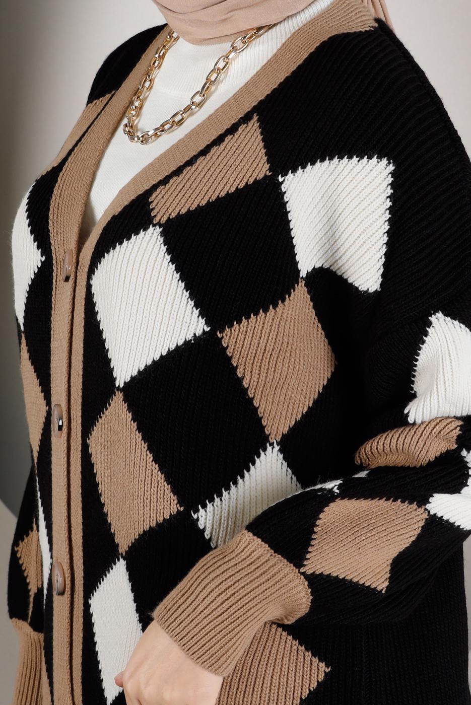 Tesettür giyim SİYAH KARE DESENLİ DÜĞMELİ TRİKO HIRKA 9527 