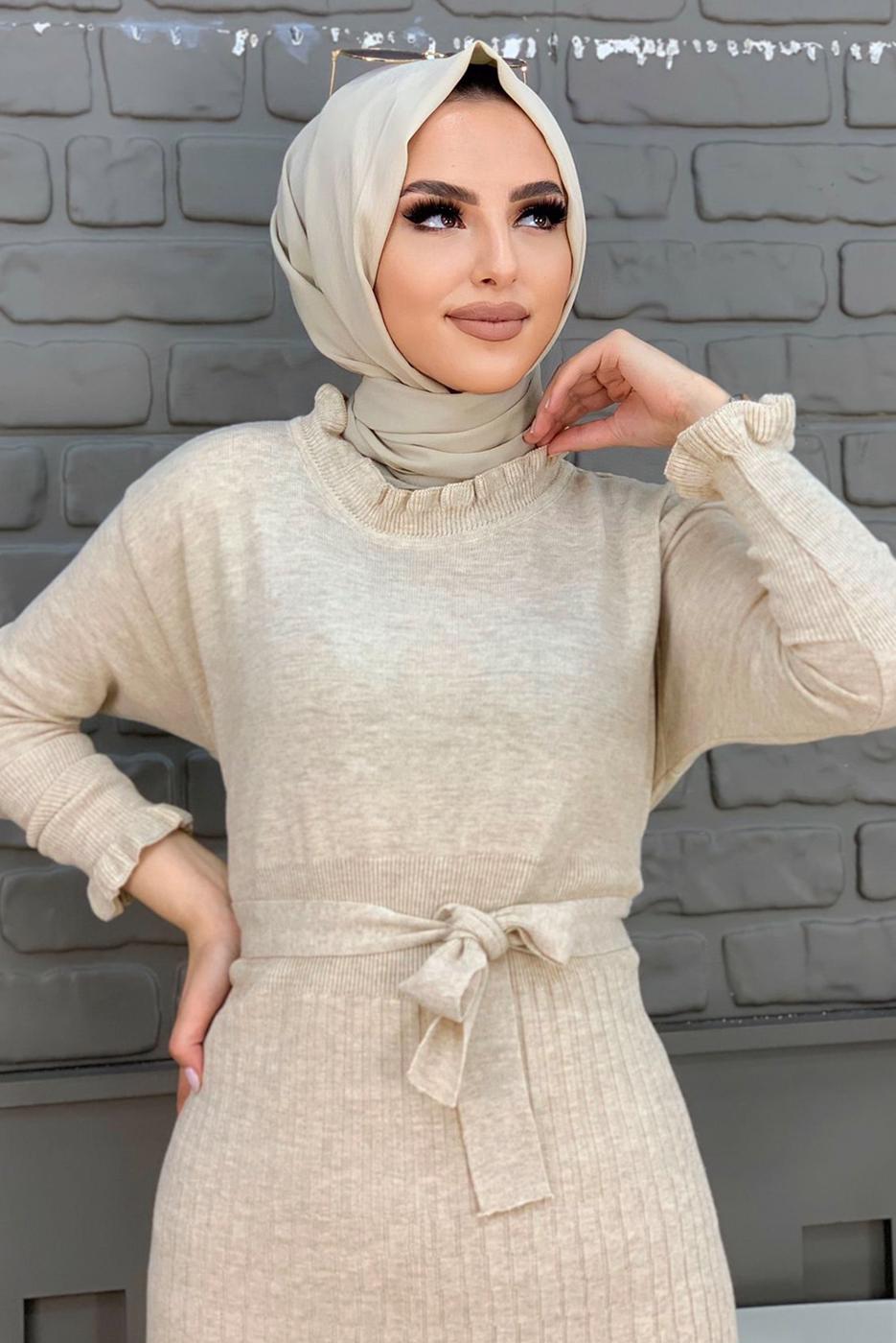 Tesettür giyim BEJ ETEĞİ PİLİSELİ TRİKO ELBİSE 00271	