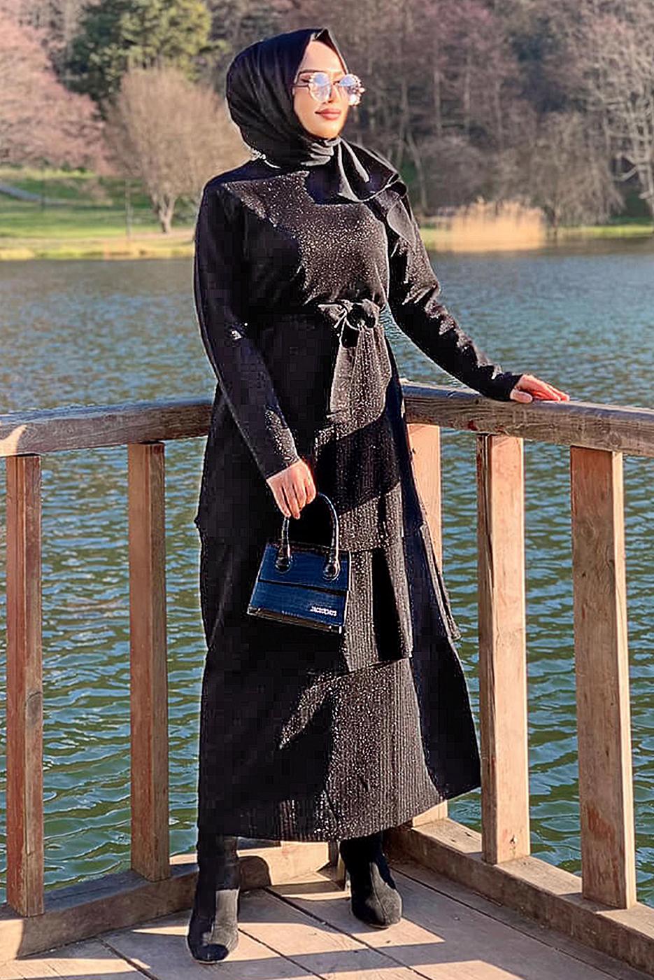 Tesettür giyim SİYAH KUŞAKLI SİMLİ TRİKO ELBİSE 40102 