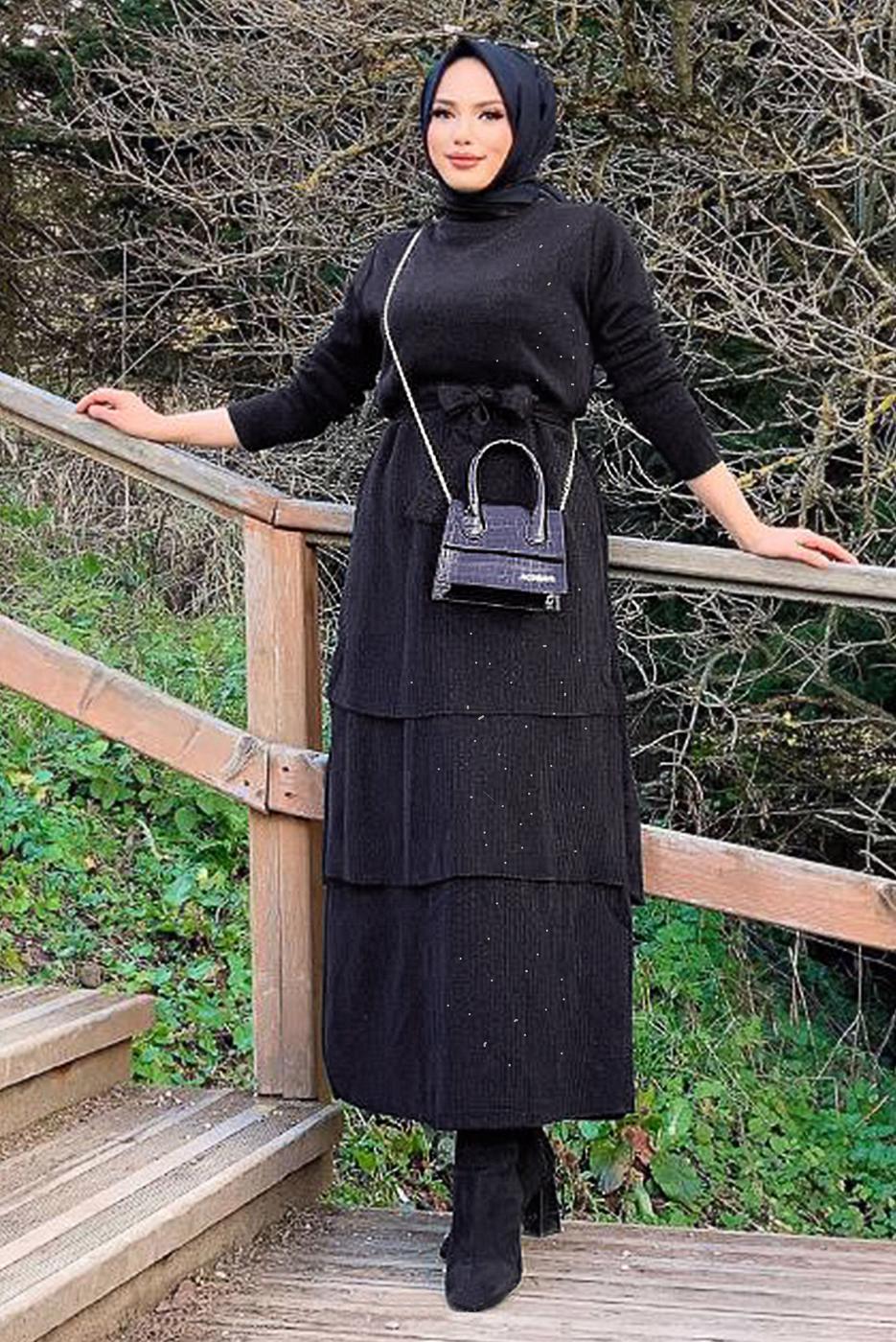 Tesettür giyim SİYAH KUŞAKLI SİMLİ TRİKO ELBİSE 40102 
