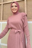 Vêtements hijab ROSE ROBE EN MAILLE PLISSÉE À VOLANTS T 40222