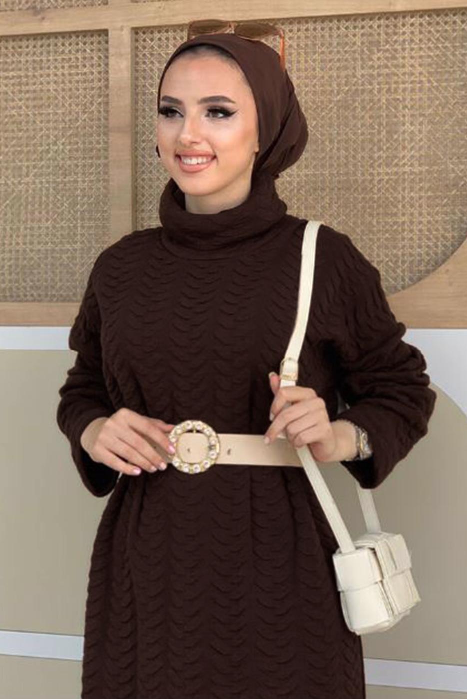 Tesettür giyim KAHVE BOĞAZLI BALIK SIRTI TRİKO ELBİSE 60112