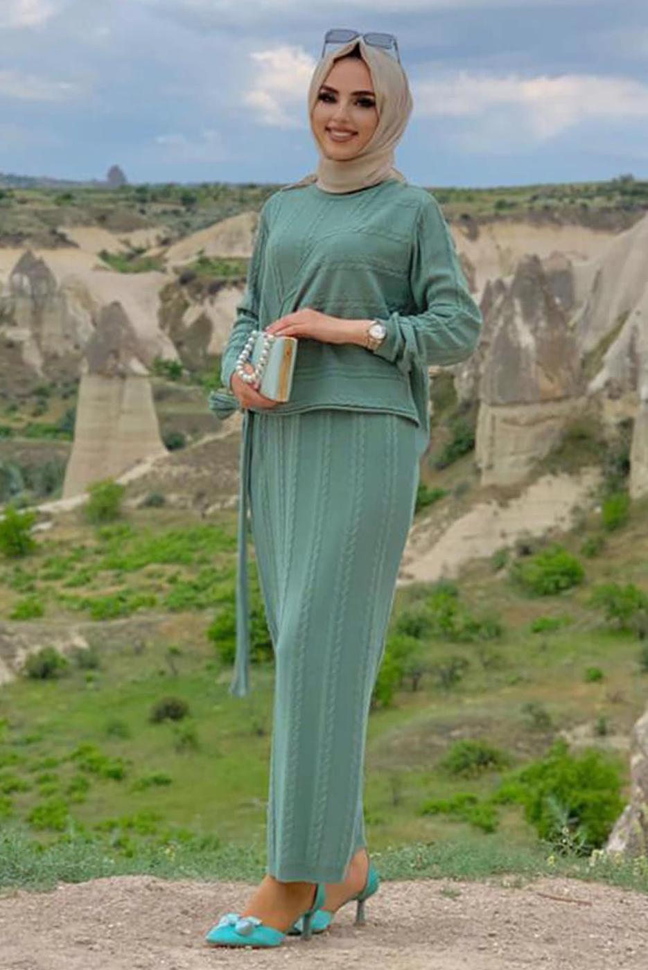 Tesettür giyim YEŞİL BAĞLAMA DETAYLI KENDİNDEN DESENLİ TRİKO ELBİSE 70222 