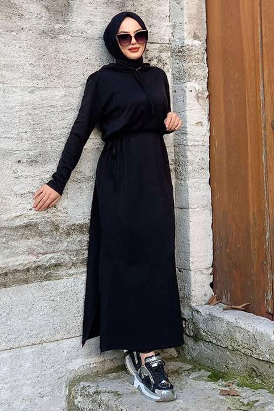 Tesettür giyim SİYAH YANLARI YIRTMAÇLI KAPÜŞONLU TRİKO ELBİSE 90102	