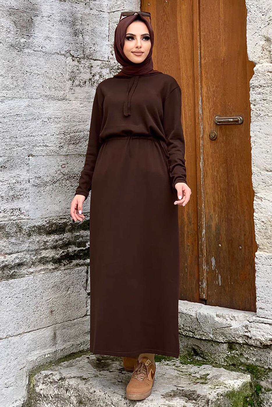 Tesettür giyim KAHVE YANLARI YIRTMAÇLI KAPÜŞONLU TRİKO ELBİSE 90102	