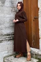 Tesettür giyim KAHVE YANLARI YIRTMAÇLI KAPÜŞONLU TRİKO ELBİSE 90102	