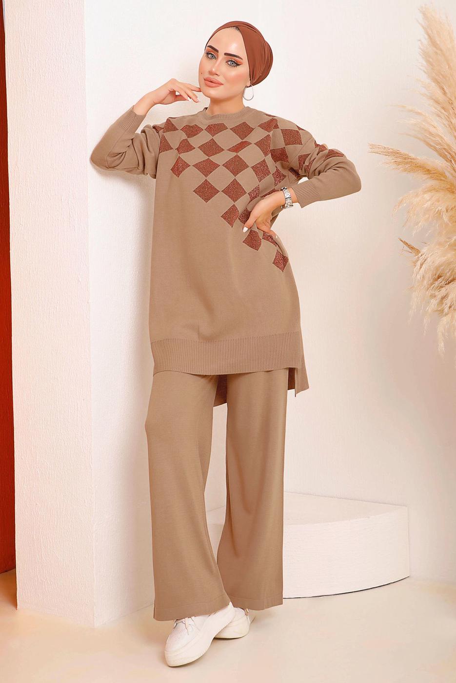 Tesettür giyim TABA SİMLİ KARE DESENLİ PANTOLONLU TRİKO TAKIM 1592	