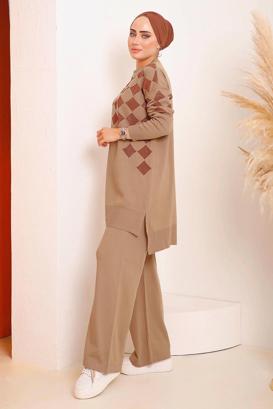 Tesettür giyim TABA SİMLİ KARE DESENLİ PANTOLONLU TRİKO TAKIM 1592	