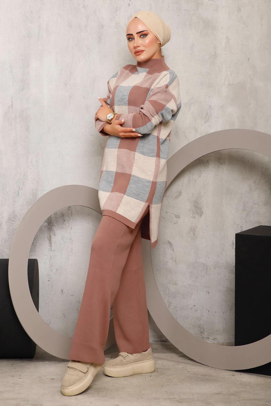 Tesettür giyim PUDRA EKOSE PANTOLONLU TRİKO TAKIM 7292