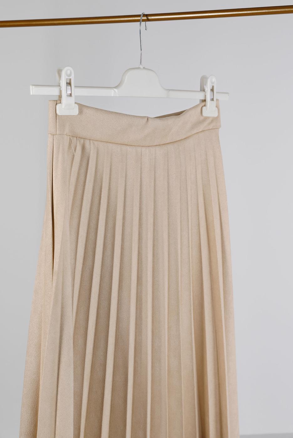 Tesettür giyim BEJ PİLİSELİ SÜET ETEK 1698