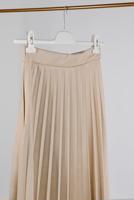 Tesettür giyim BEJ PİLİSELİ SÜET ETEK 1698