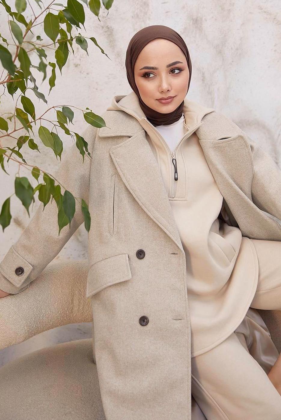 Tesettür giyim BEJ CEPLİ DÜĞMELİ KABAN 2316