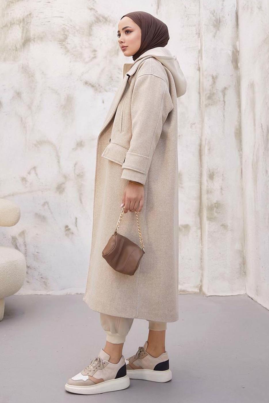 Tesettür giyim BEJ CEPLİ DÜĞMELİ KABAN 2316