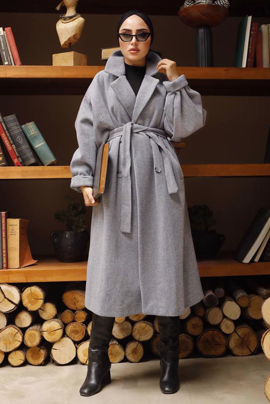 Tesettür giyim GRİ BALIKSIRTI DESENLİ KUŞAKLI KABAN 2592