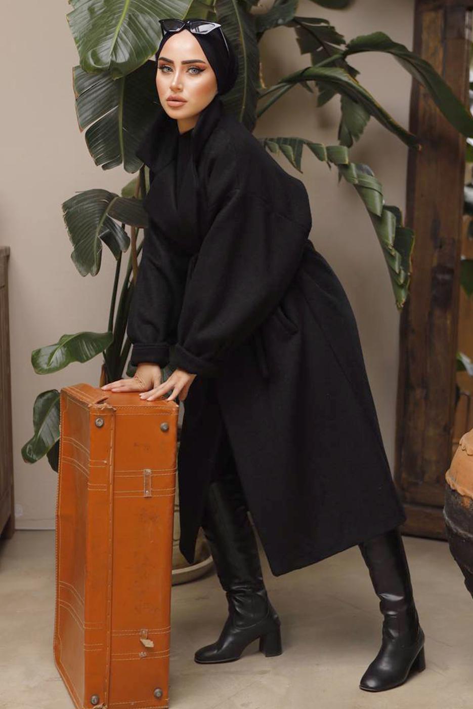 Tesettür giyim SİYAH DÜĞMELİ KUŞAKLI KAŞE KABAN 2592-1