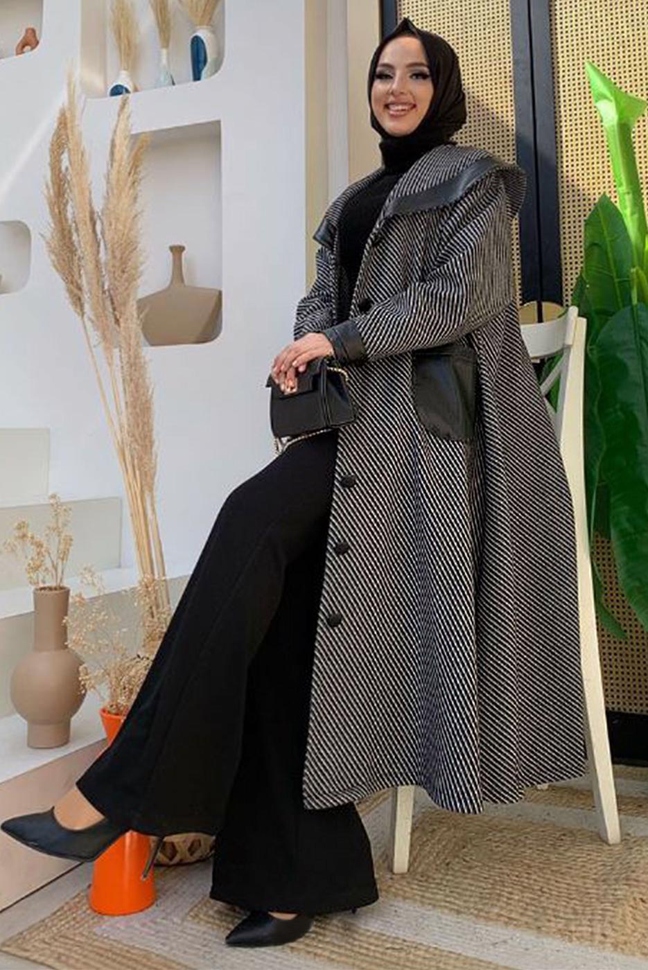 Tesettür giyim SİYAH ÇİZGİLİ DERİ DETAYLI KABAN 3477 