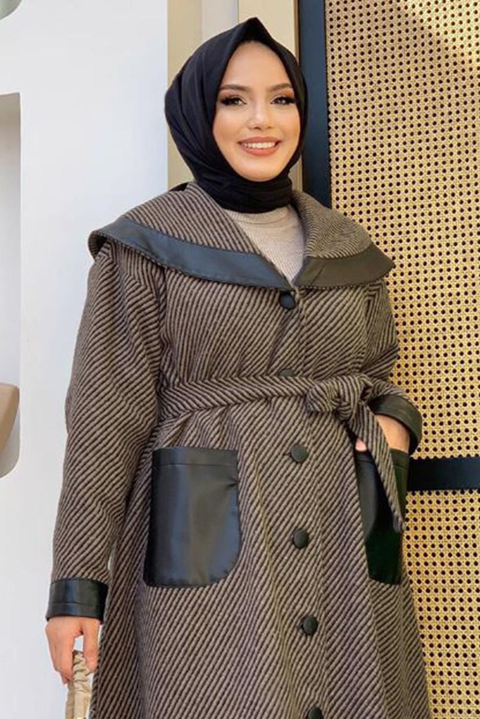 Tesettür giyim TABA ÇİZGİLİ DERİ DETAYLI KABAN 3477 