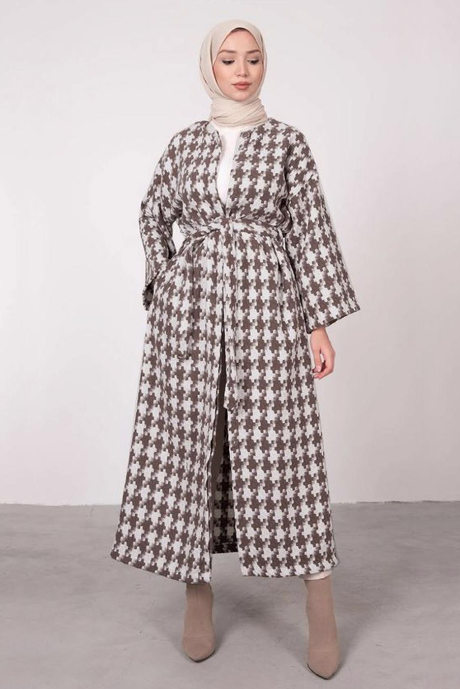 Tesettür giyim KAHVE KAZAYAĞI DESENLİ KUŞAKLI KABAN T 3665