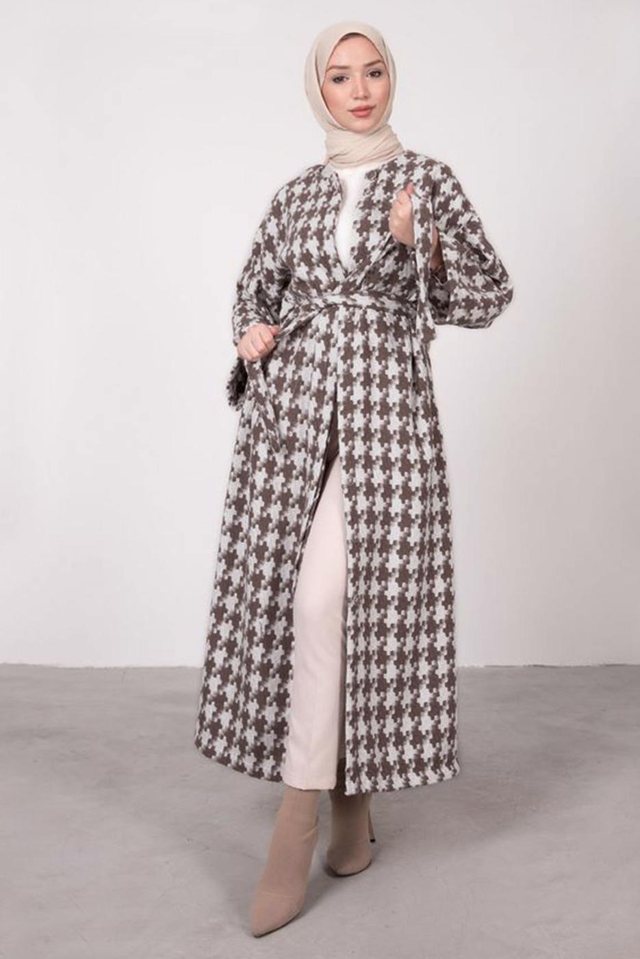 Tesettür giyim KAHVE KAZAYAĞI DESENLİ KUŞAKLI KABAN T 3665