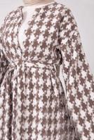 Tesettür giyim TABA KAZAYAĞI DESENLİ KUŞAKLI KABAN T 3665