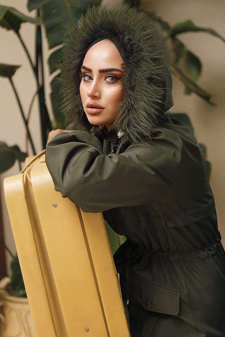 Tesettür giyim HAKİ MANŞETLERİ LASTİKLİ KAPÜŞONLU KABAN 7029	