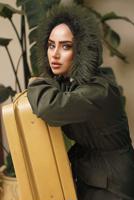 Tesettür giyim HAKİ MANŞETLERİ LASTİKLİ KAPÜŞONLU KABAN 7029	