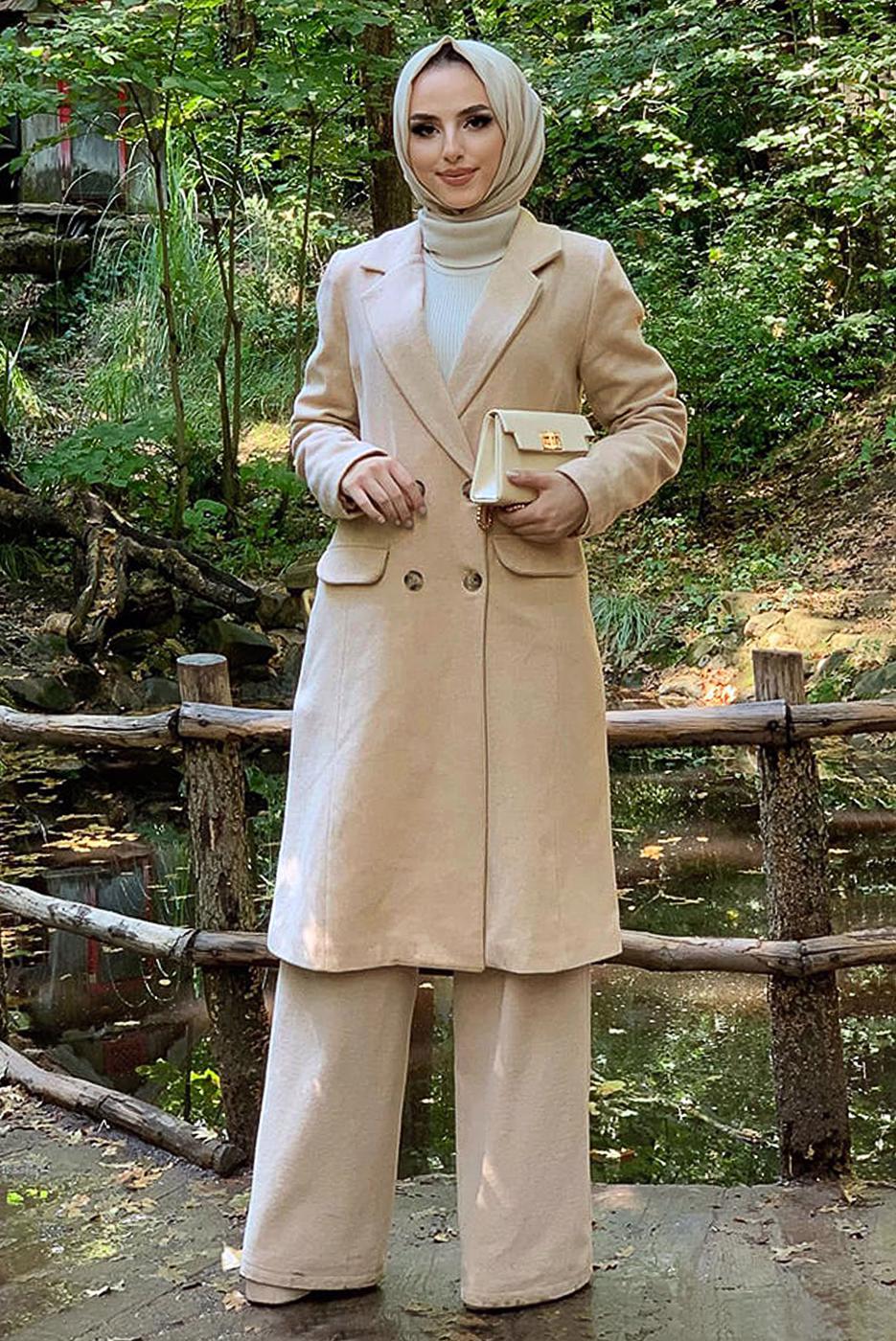 Tesettür giyim BEJ KRUVAZE YAKA KAŞE KABAN 7077
