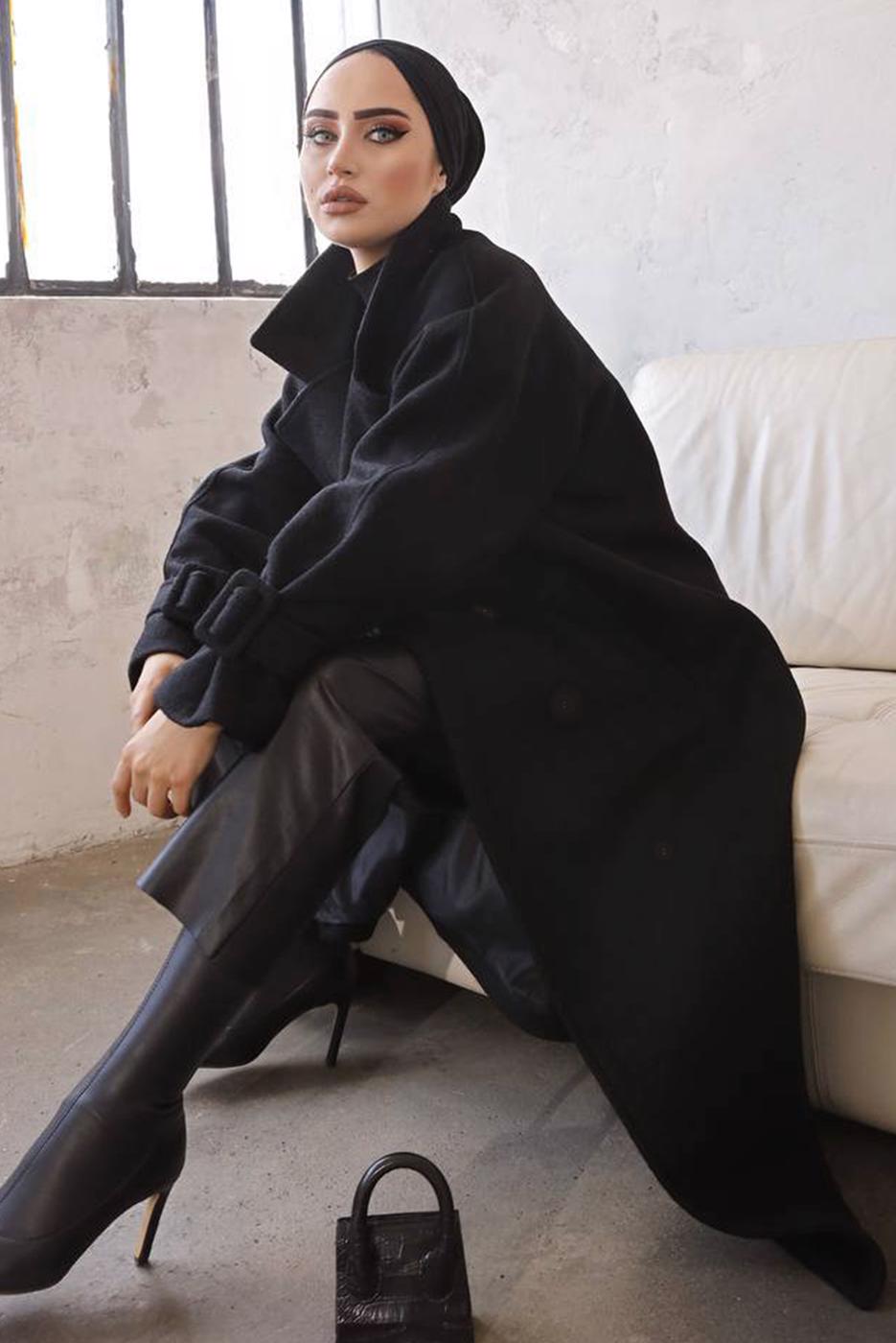 Tesettür giyim SİYAH MANŞETLERİ KEMERLİ DÜĞMELİ KAŞE KABAN 7529