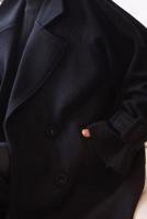 Tesettür giyim SİYAH MANŞETLERİ KEMERLİ DÜĞMELİ KAŞE KABAN 7529