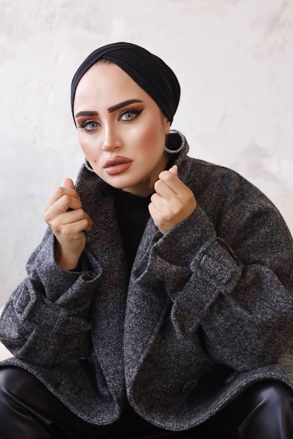 Tesettür giyim GRİ MANŞETLERİ KEMERLİ DÜĞMELİ KAŞE KABAN 7529