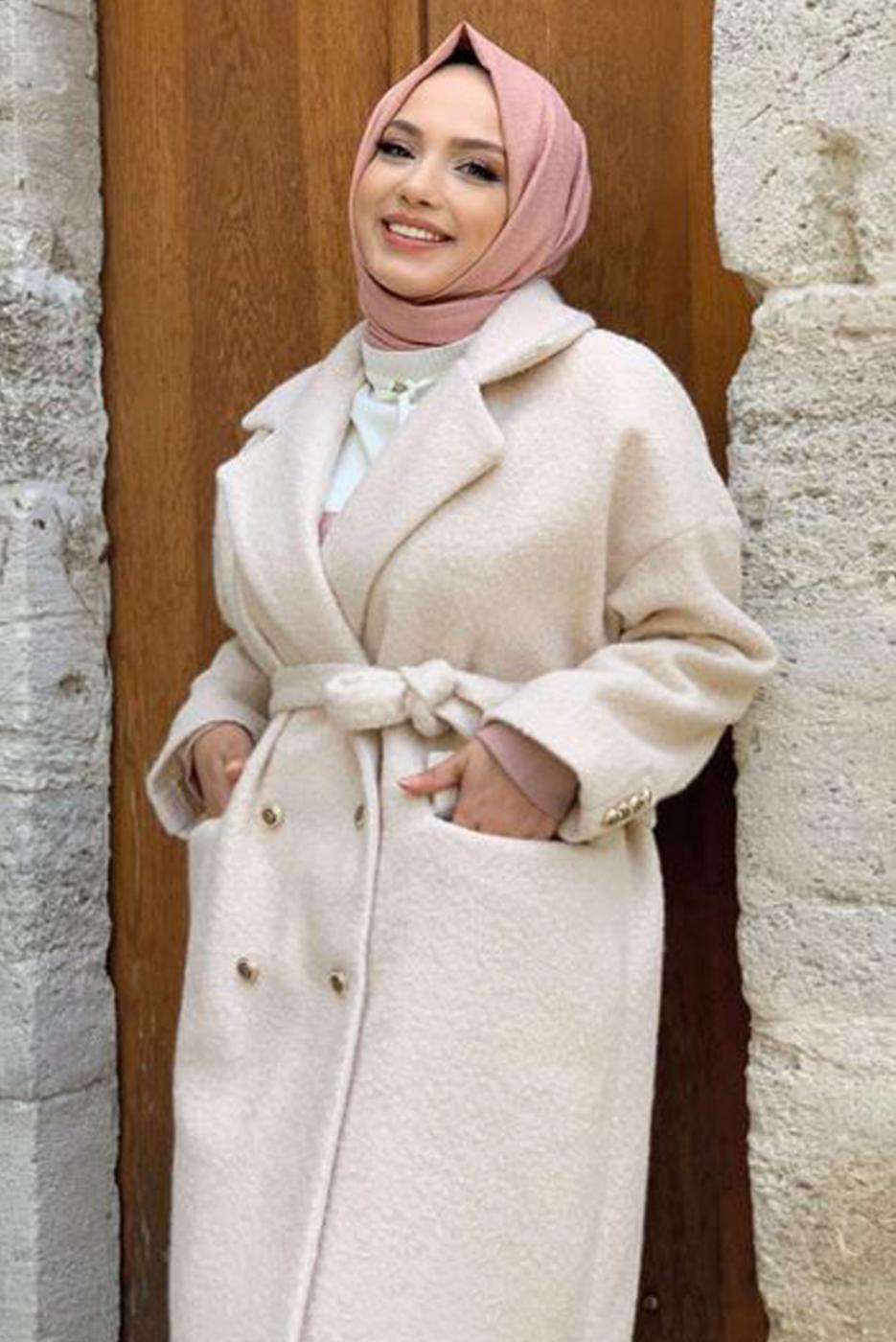 Tesettür giyim EKRU KUŞAKLI DÜĞMELİ MANTO 7877