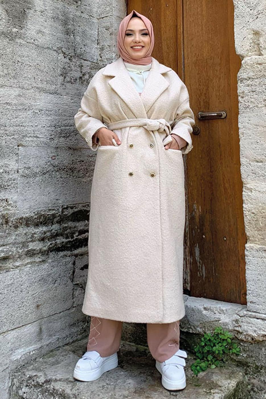 Tesettür giyim EKRU KUŞAKLI DÜĞMELİ MANTO 7877