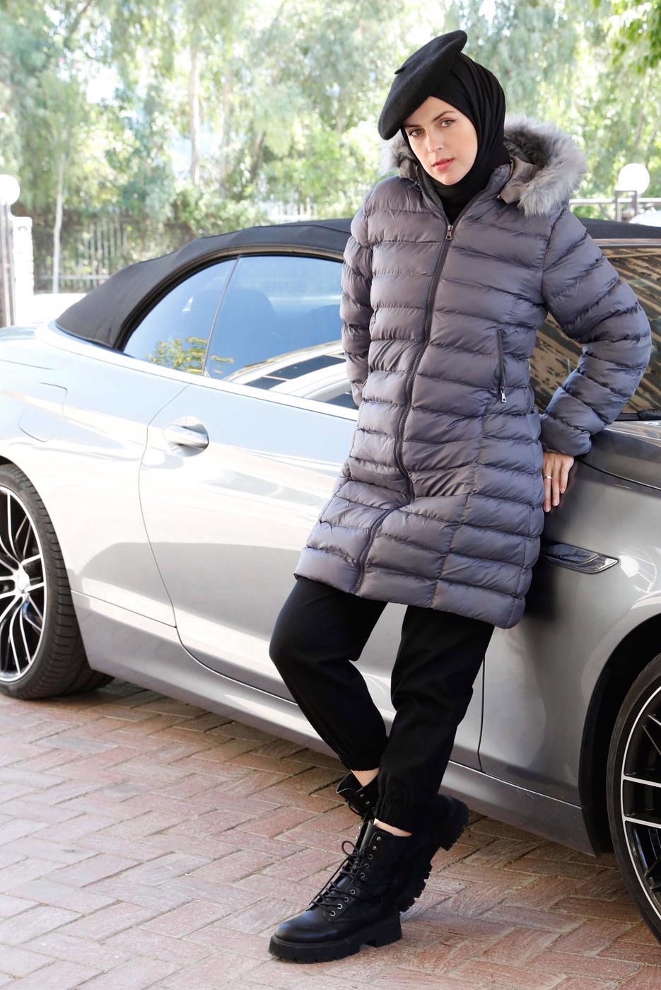 Tesettür giyim GRİ KAPÜŞONU KÜRKLÜ CEPLİ ŞİŞME KABAN 9002  