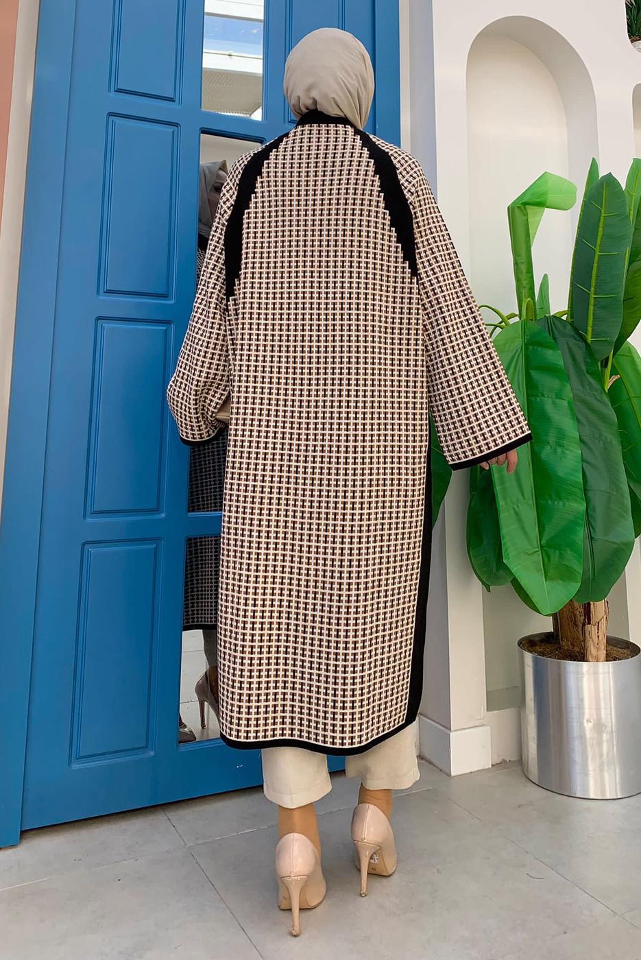 Tesettür giyim SİYAH DESENLİ DÜĞMELİ TRİKO HIRKA 9136