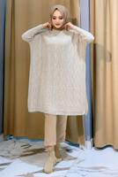 Tesettür giyim BEJ KENDİNDEN DESENLİ TRİKO PANÇO 83112	