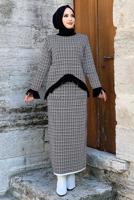 Tesettür giyim SİYAH PÜSKÜLLÜ CEPLİ TRİKO ETEKLİ TAKIM 02102