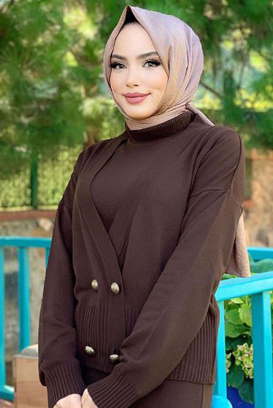 Tesettür giyim KAHVE DÜĞMELİ ÜÇLÜ ETEKLİ TRİKO TAKIM 30112	