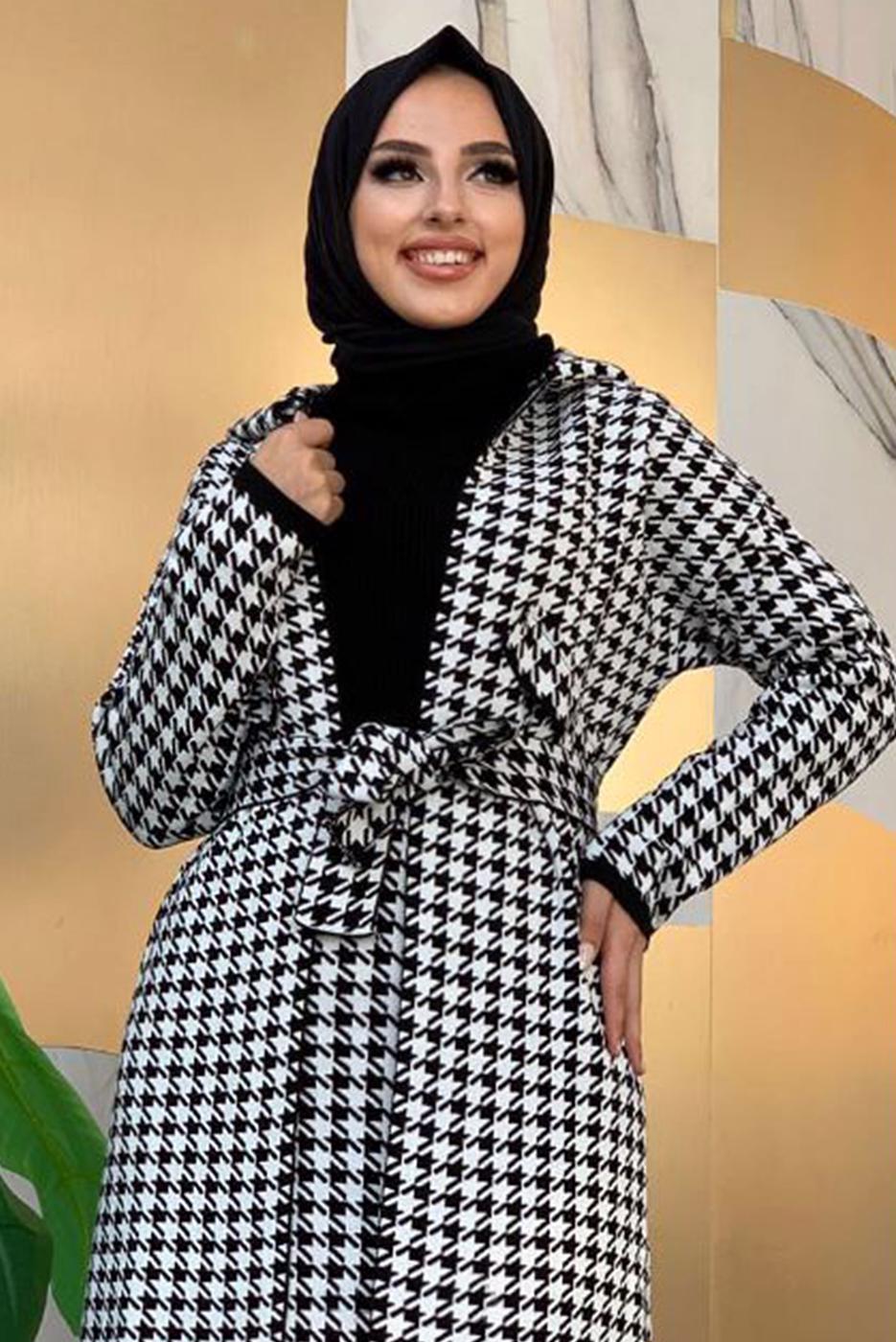 Tesettür giyim SİYAH KUŞAKLI KAZAYAĞI DESENLİ ÜÇLÜ TAKIM 72102 