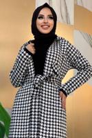 Tesettür giyim SİYAH KUŞAKLI KAZAYAĞI DESENLİ ÜÇLÜ TAKIM 72102 