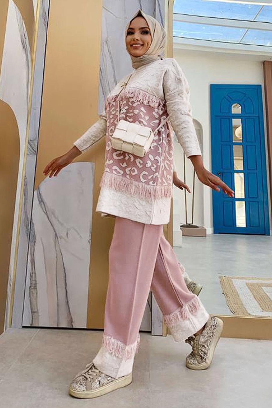 Tesettür giyim PUDRA DESENLİ PÜSKÜLLÜ PANOLONLU TRİKO TAKIM 2416 